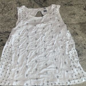 I am selling a tank top from old navy